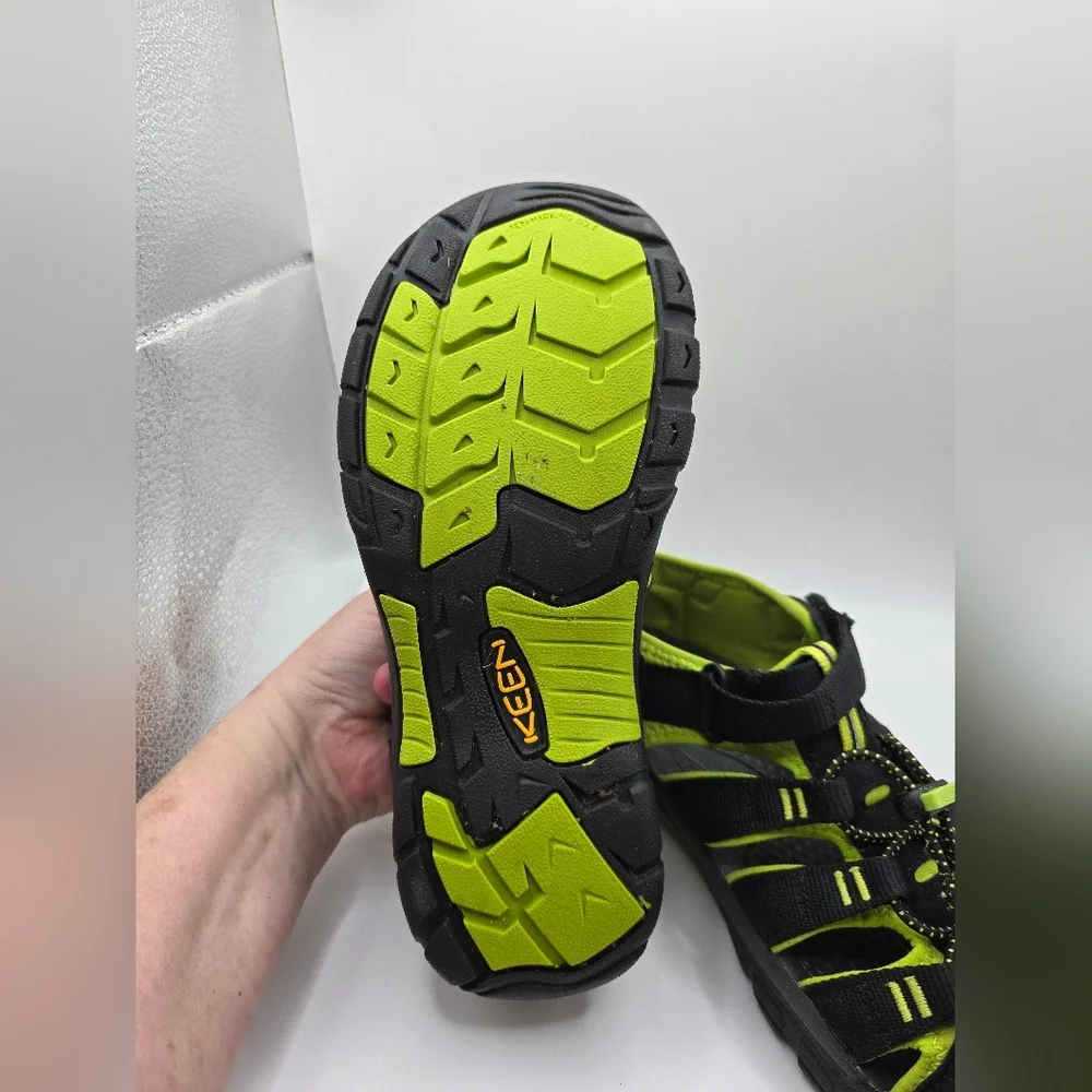 Keen Newport Waterproof Black Green Outdoor Hiking Sandles. Ladies 6